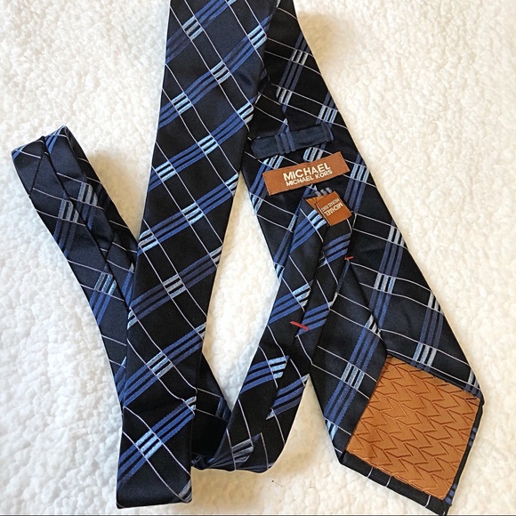 Michael Kors 100% silk pattern tie in blue - Picture 3 of 3